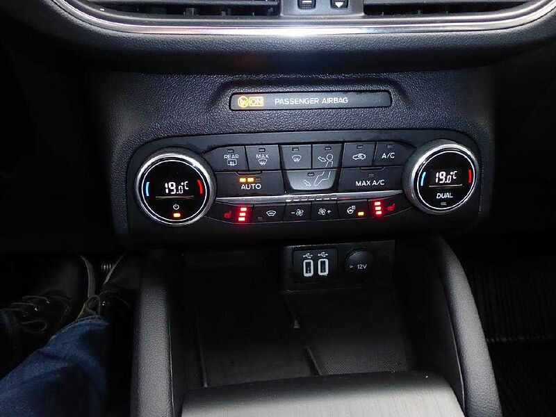 Ford Kuga Titanium 4x4 Automatik, AHK el. schwenkb.